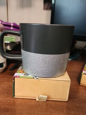 2018 Starbucks Black Silver Glitter Ceramic Coffee Mug Cup 12 fl oz